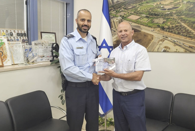 ראש העיר אבי אלקבץ נפגש עם מפקד תחנת המשטרה היוצא בעפולה